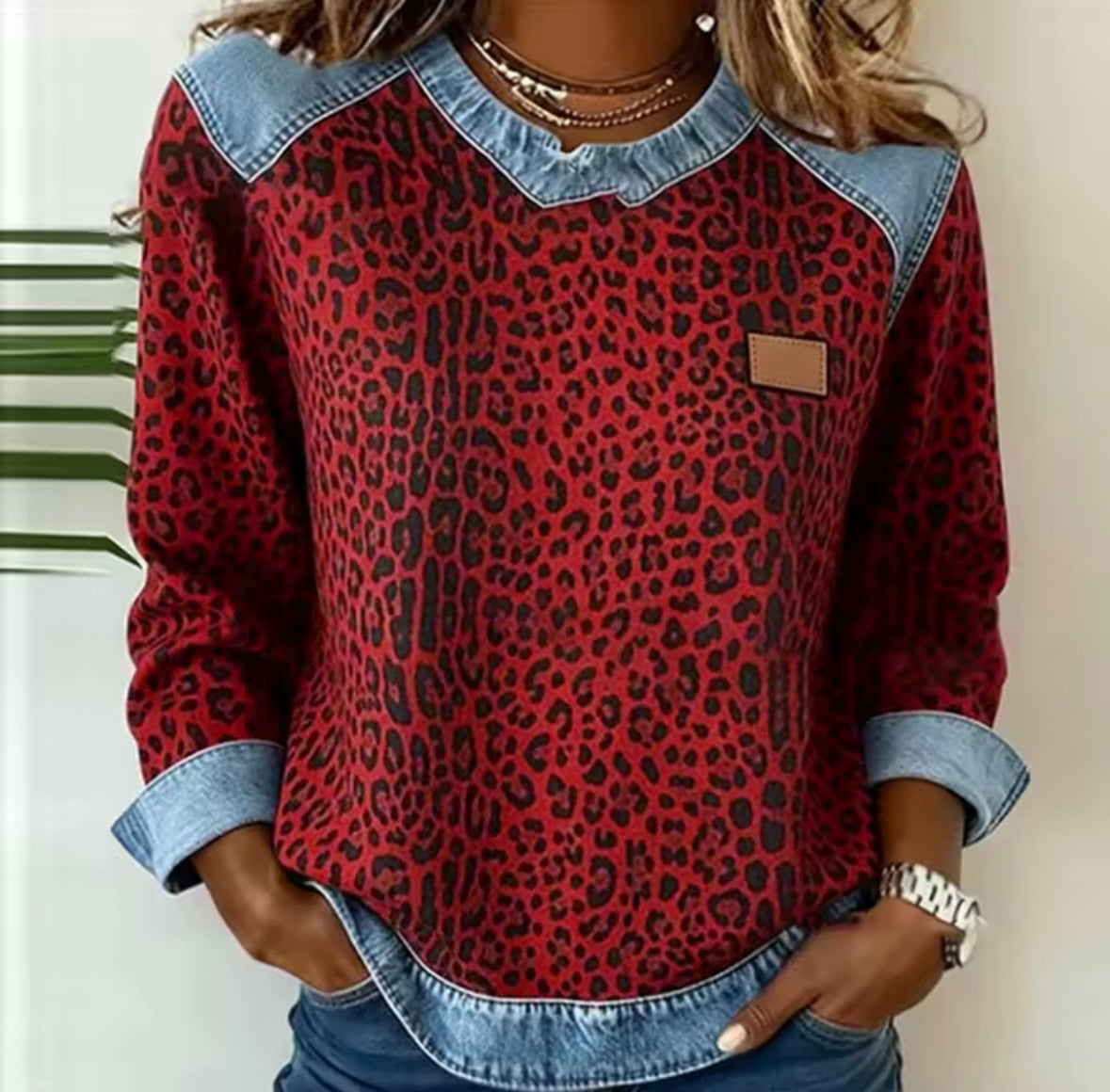 Valeria - Suéter con Estampado de Leopardo y Cuello de Mezclilla